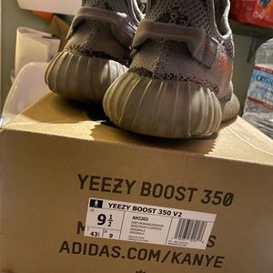 Yeezy Boost 350 V2 100% authentic, super used